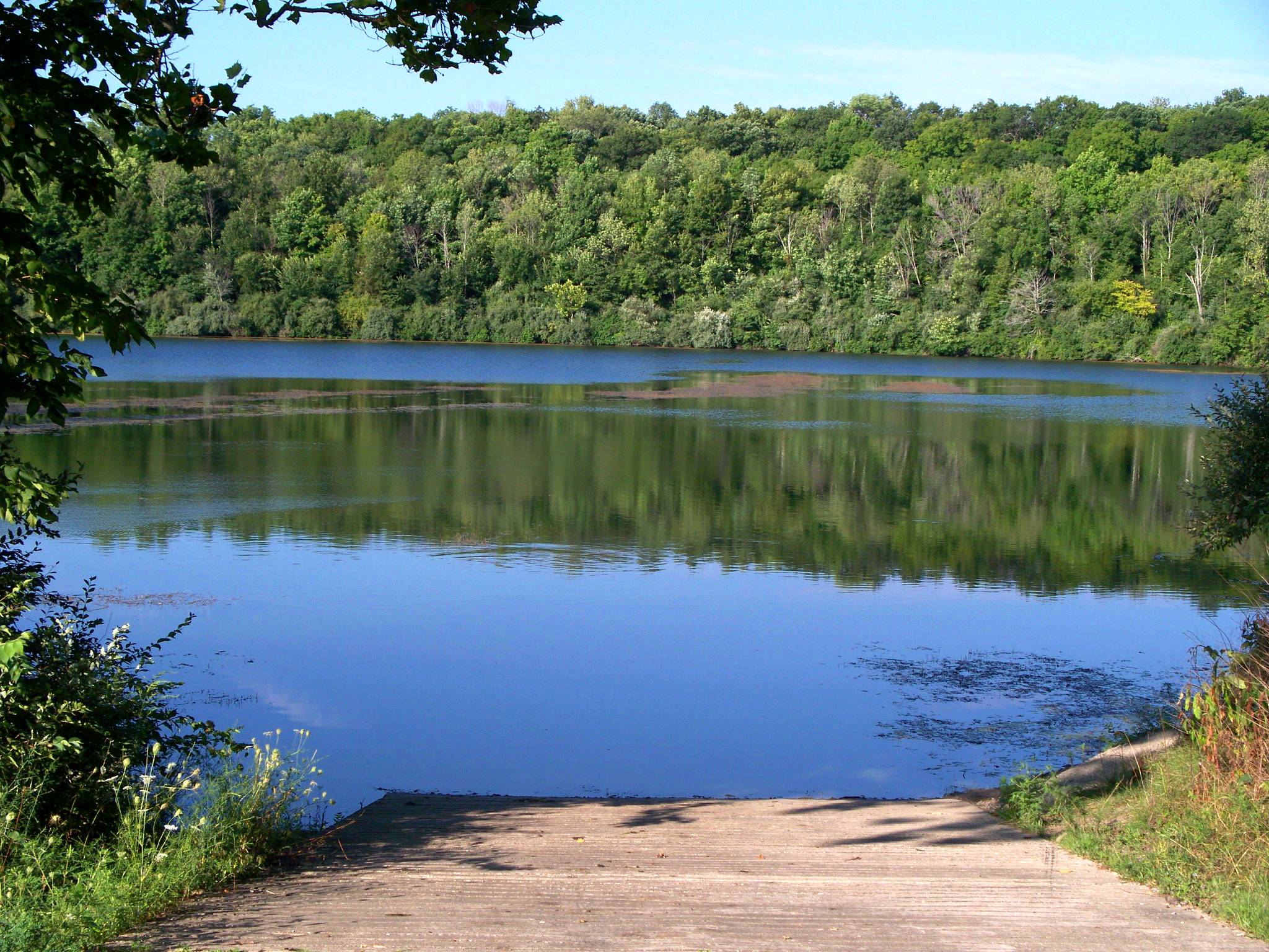 Eighteen international lake experts meet at the Cary Institute