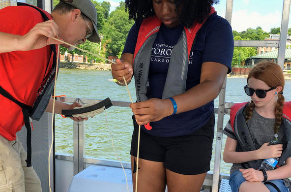 MH-YES students on the Hudson. CC: Rhea Esposito