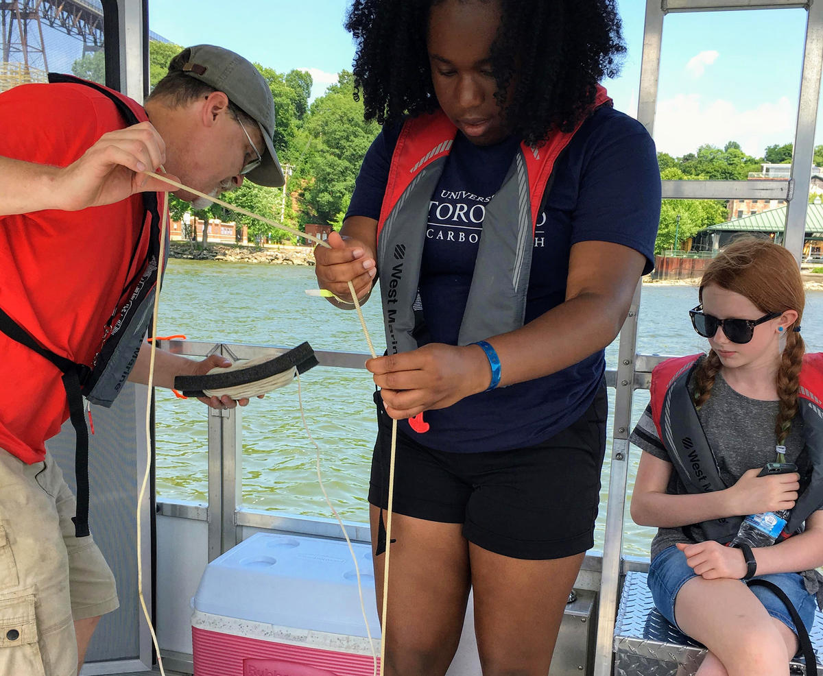 MH-YES students on the Hudson. CC: Rhea Esposito