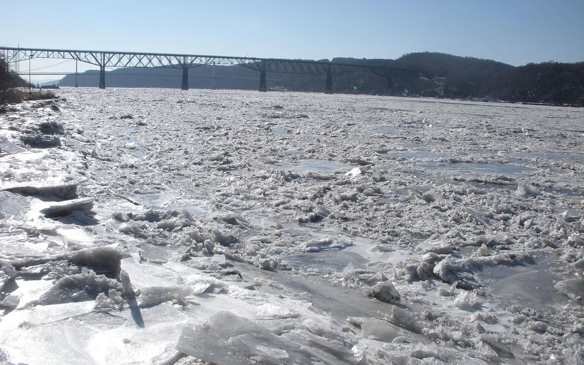 Hudson River ice